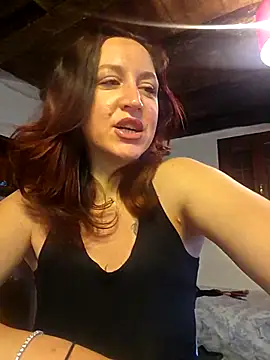 Nicolevellori online show from May 12, 2026, 4:31 am