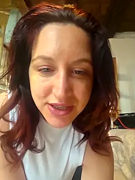 Nicolevellori online show from May 13, 2026, 5:47 am