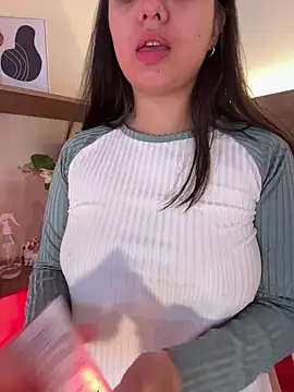 Snapshot of thamiina__ chatting on July 10, 2026, 11:54 am thamiina online show from July 10, 2026, 11:54 am