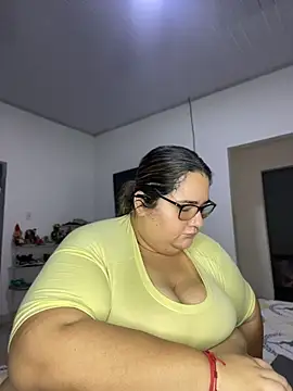 marianacooper1234 online show from June 25, 2026, 4:12 pm