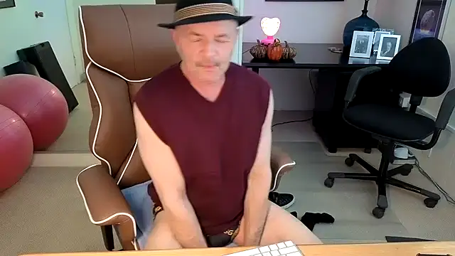 hotdadbod online show from November 7, 2025, 9:41 pm