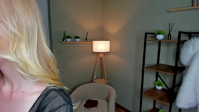 Snapshot of PlushyMood chatting on June 12, 2026, 8:34 am PlushyMood online show from June 12, 2026, 8:34 am