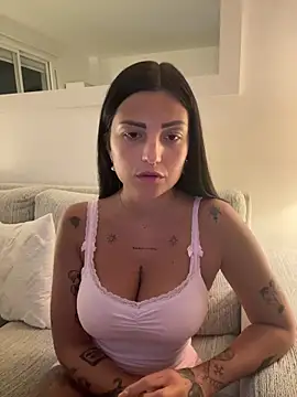 leaascorpioo online show from May 24, 2026, 8:09 pm