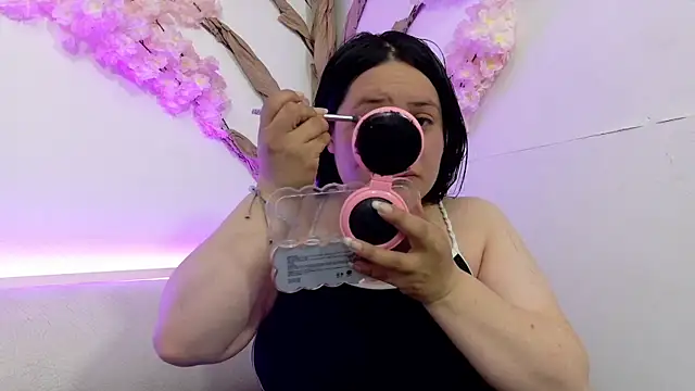Snapshot of Laura__Castillo_ chatting on June 23, 2026, 12:14 pm Laura Castillo online show from June 23, 2026, 12:14 pm