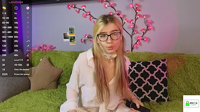 HellyCherry online show from May 23, 2026, 8:08 pm