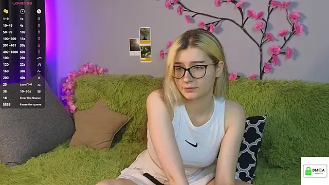 HellyCherry online show from May 22, 2026, 7:34 pm