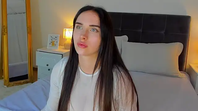 KellyWhites online show from June 12, 2026, 5:27 am