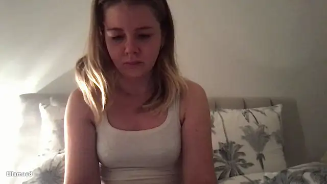 Snapshot of ellamae8 chatting on June 1, 2026, 5:12 pm ellamae8 online show from June 1, 2026, 5:12 pm