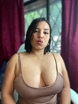 Snapshot of Elena_Grace1 chatting on June 4, 2026, 7:29 pm Elena Grace1 online show from June 4, 2026, 7:29 pm