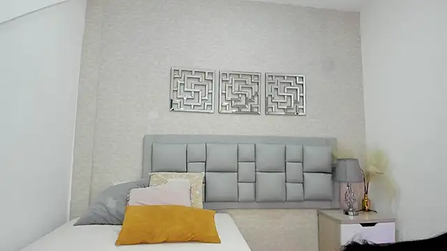 Snapshot of luna25__ chatting on June 2, 2026, 11:32 am luna25 online show from June 2, 2026, 11:32 am