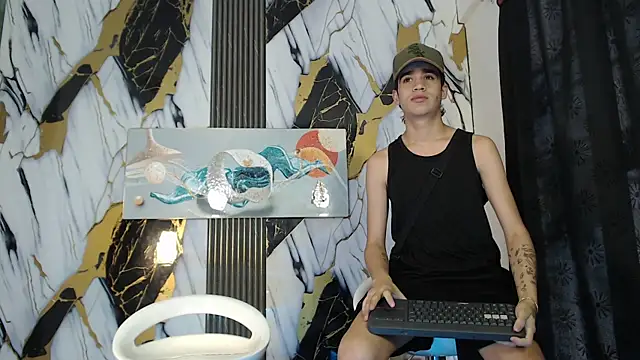 KING LOVERS1 online show from June 24, 2026, 1:21 pm