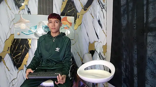 KING LOVERS1 online show from June 17, 2026, 1:21 pm