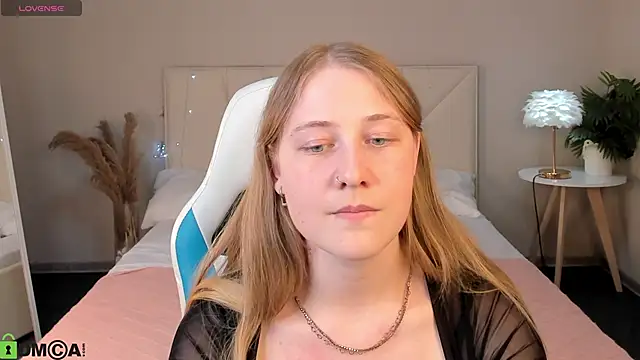 Snapshot of Olivia_Iv chatting on May 19, 2026, 11:06 am Olivia Iv online show from May 19, 2026, 11:06 am