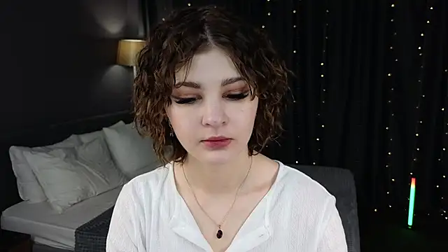 Kira  Fluffy online show from June 7, 2026, 12:05 am