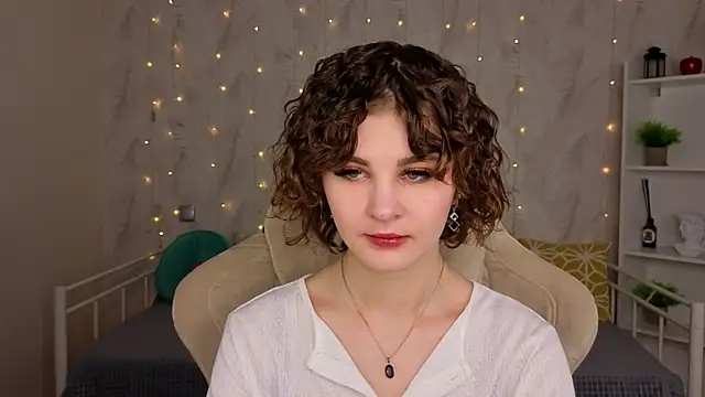 Kira  Fluffy online show from June 13, 2026, 12:08 am