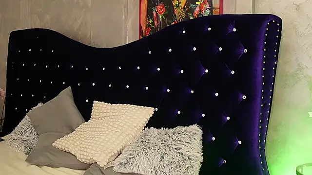 IvyLoren online show from May 20, 2026, 7:44 pm