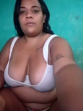 sexy-latina24u online show from May 18, 2026, 4:01 pm