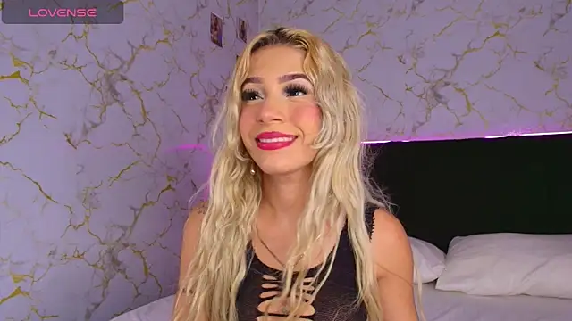 cinniaa  online show from June 20, 2026, 1:43 am