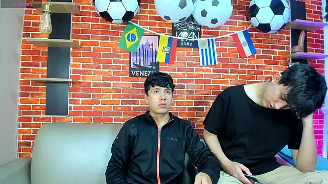 Hoot boyss  online show from June 17, 2026, 8:08 pm