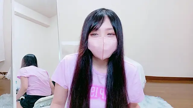 Snapshot of Runa-nn chatting on June 19, 2026, 10:15 pm Runa-nn online show from June 19, 2026, 10:15 pm