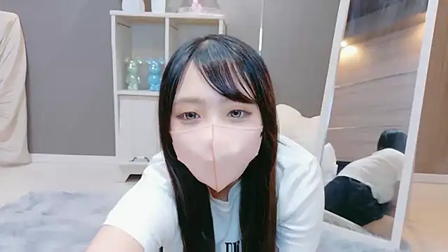 Snapshot of Runa-nn chatting on June 19, 2026, 1:44 am Runa-nn online show from June 19, 2026, 1:44 am