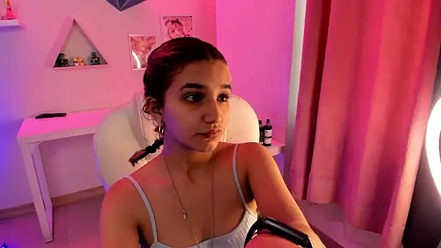 Snapshot of vanillafairy_ chatting on June 2, 2026, 8:20 pm vanillafairy online show from June 2, 2026, 8:20 pm