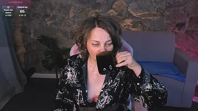 LiliaLawson online show from July 1, 2026, 12:55 am