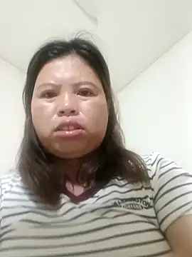 Snapshot of -Yeyi- chatting on June 3, 2026, 6:23 pm -Yeyi- online show from June 3, 2026, 6:23 pm