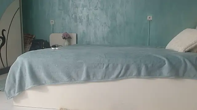 LaraLanee online show from July 3, 2026, 8:37 pm