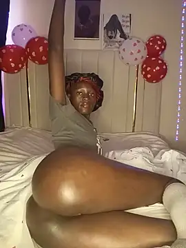 Missvee44 online show from July 28, 2026, 8:11 am