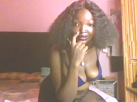 Snapshot of CocoaLush_20 chatting on June 7, 2026, 11:43 pm CocoaLush 20 online show from June 7, 2026, 11:43 pm
