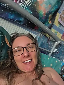 Izzylove47 online show from June 28, 2026, 9:15 am