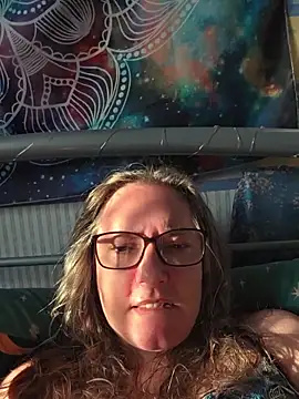 Izzylove47 online show from June 19, 2026, 5:35 am
