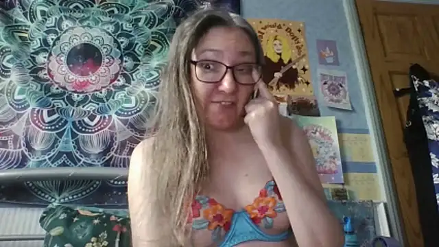 Izzylove47 online show from June 10, 2026, 8:48 am