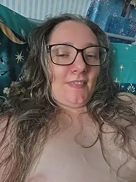 Izzylove47 online show from June 26, 2026, 11:16 am