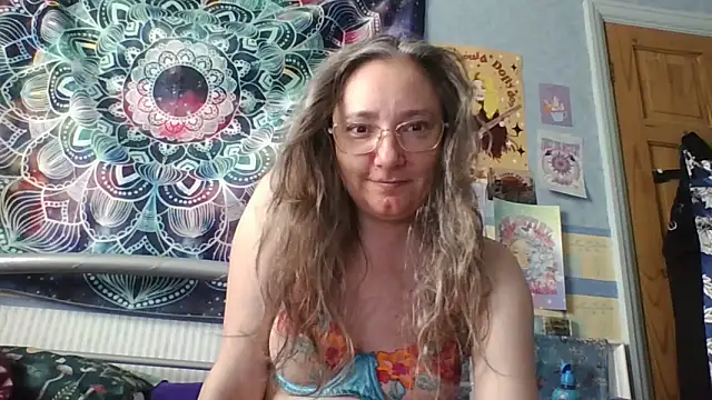 Izzylove47 online show from June 13, 2026, 8:45 am