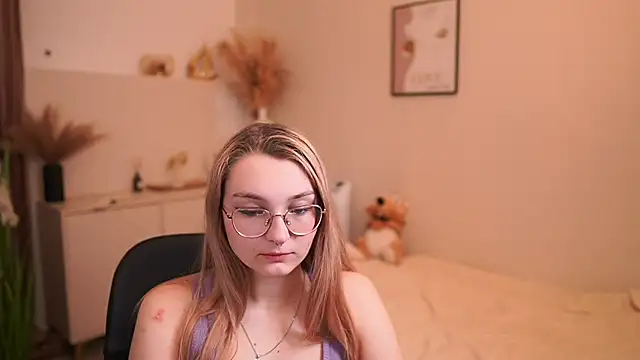 Sophielux18 online show from May 20, 2026, 1:19 pm