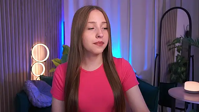 EvelinRoyce online show from June 9, 2026, 1:34 pm