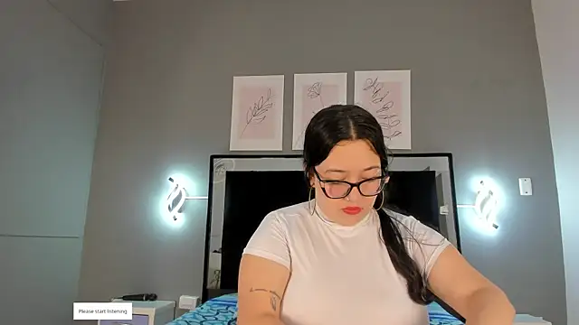 zoe curvyy online show from June 17, 2026, 12:15 pm