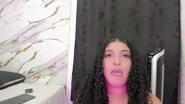 Snapshot of kaleb_violeta00 chatting on June 24, 2026, 5:06 am kaleb violeta00 online show from June 24, 2026, 5:06 am