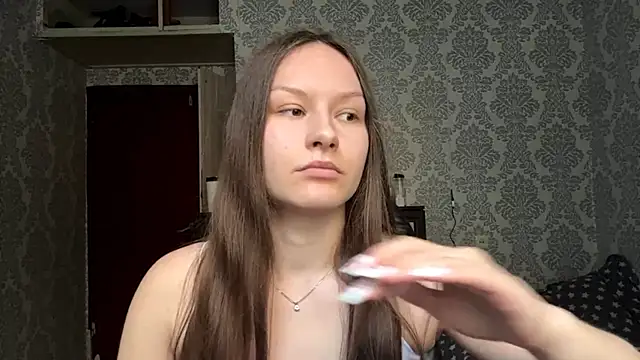 ShaylaChong online show from May 16, 2026, 4:33 am