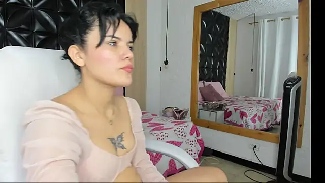 Lia  Kalifa online show from June 17, 2026, 3:11 pm