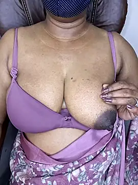 MISS-LOVEV online show from July 17, 2026, 2:53 am