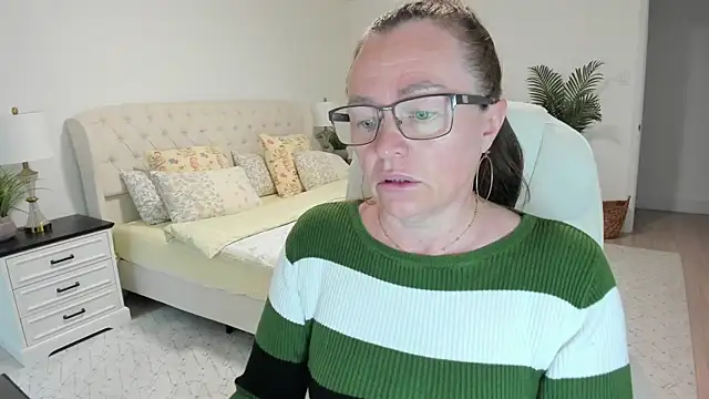 Snapshot of Vika73 chatting on June 10, 2026, 11:33 am Vika73 online show from June 10, 2026, 11:33 am