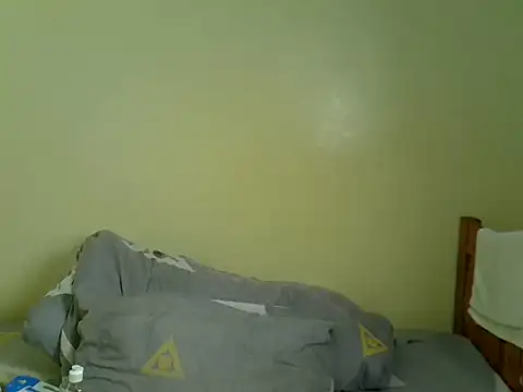 Snapshot of Pearl_petite chatting on June 1, 2026, 6:18 pm Pearl petite online show from June 1, 2026, 6:18 pm