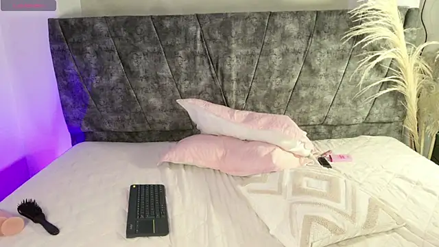 MadisonCollinss  online show from July 6, 2026, 3:03 pm
