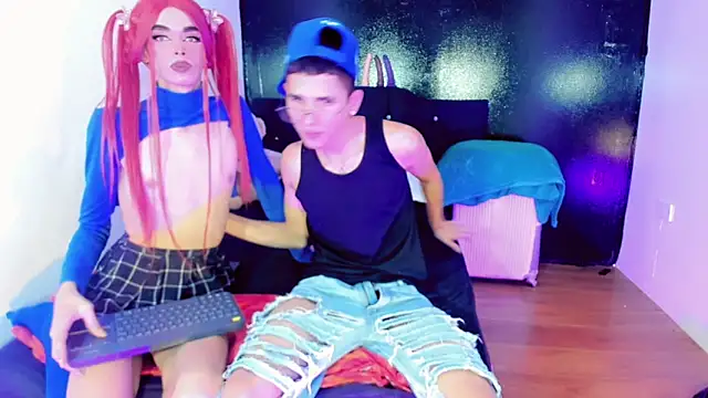 Camila and Yenfran online show from May 18, 2026, 3:28 am