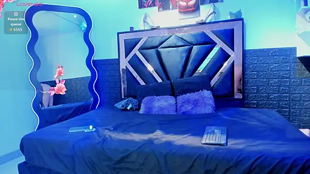 Queen Jen online show from June 30, 2026, 4:23 am