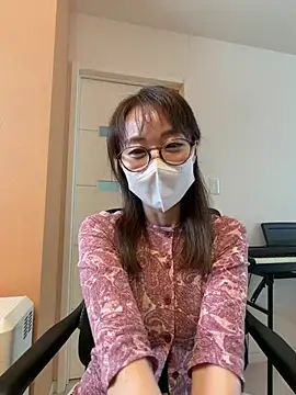 Kaede 00112 online show from May 28, 2026, 1:13 am