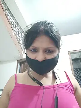 ZOYA-STRIP online show from June 9, 2026, 6:31 pm